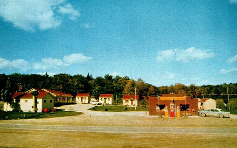 Gustafsons Resort - Vintage Postcard